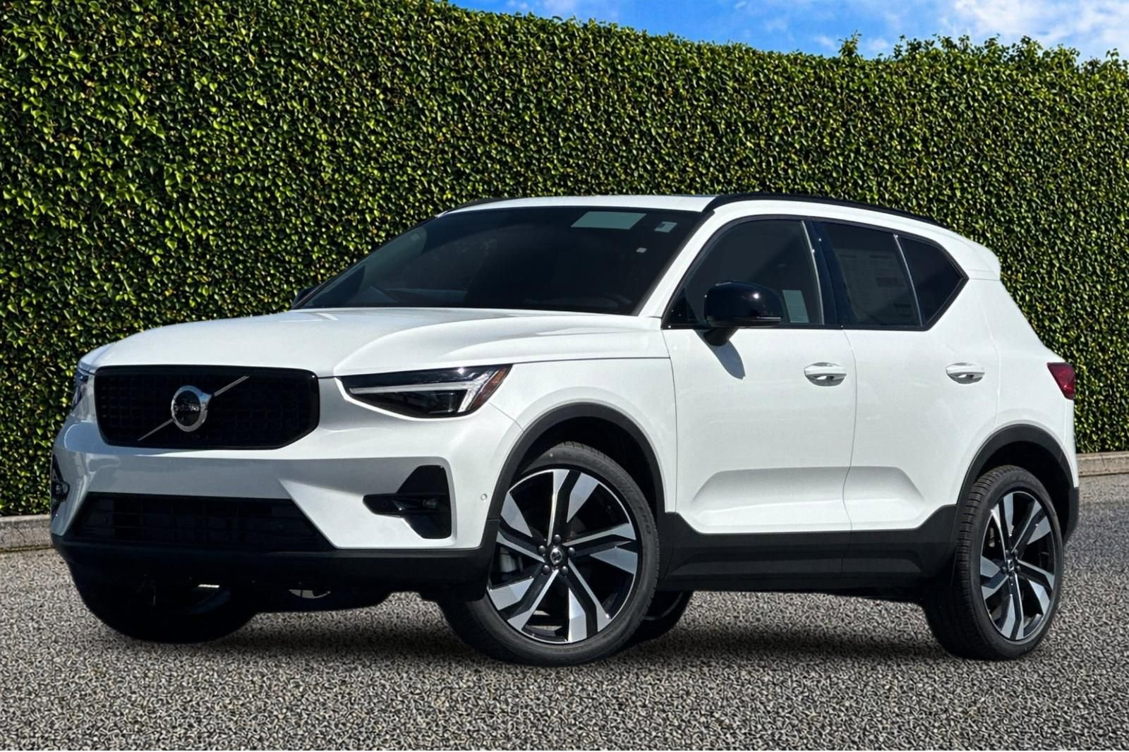 New 2026 Volvo XC40 B4 Plus w/ Climate Package