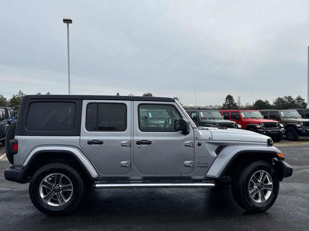 Used 2018 Jeep Wrangler Unlimited Sahara w/ Uconnect 4C Nav & Sound Group video 2