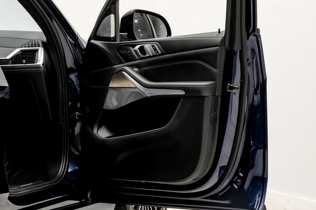 Used 2024 BMW ALPINA XB7 image 40