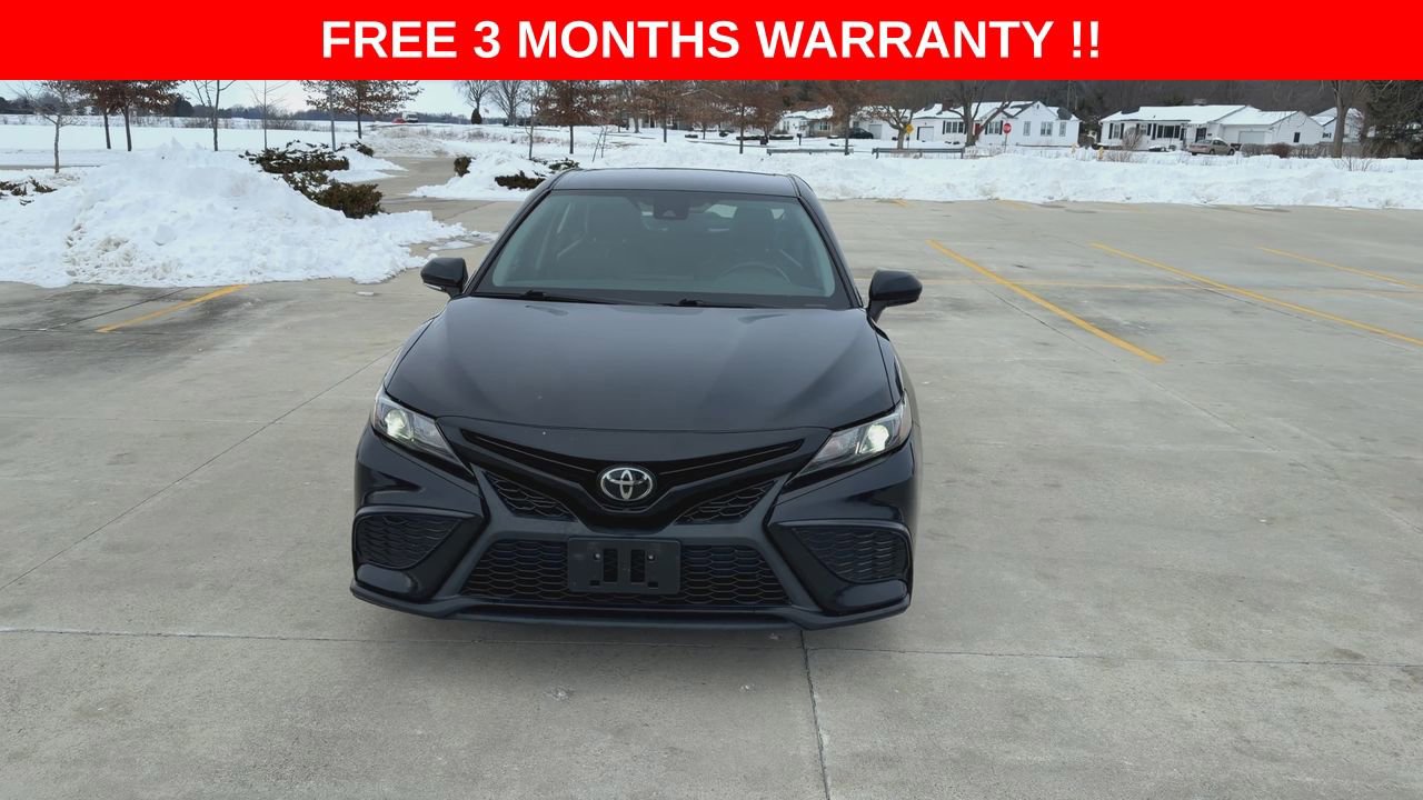 Used 2022 Toyota Camry SE FWD image 3