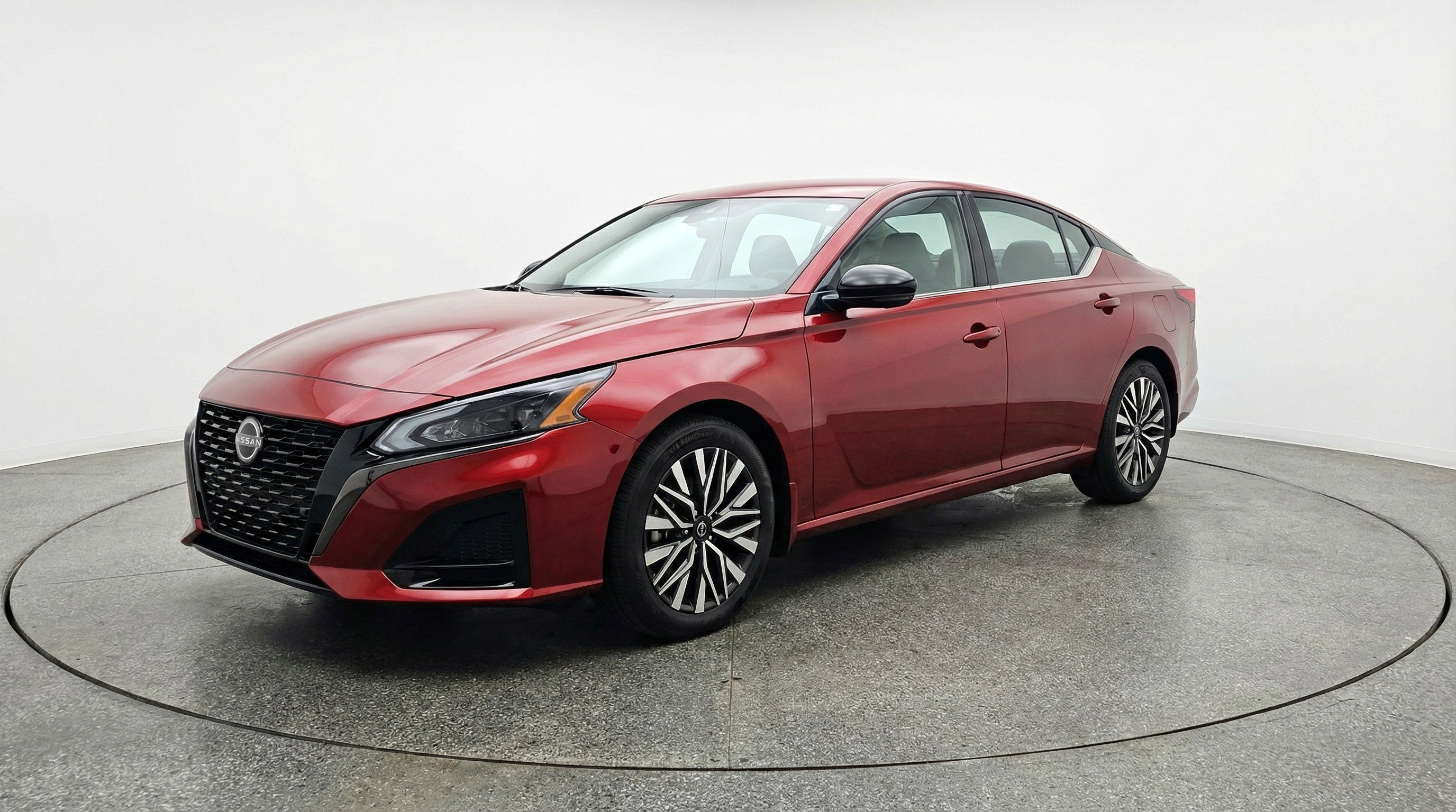 Used 2025 Nissan Altima 2.5 SV FWD image 3