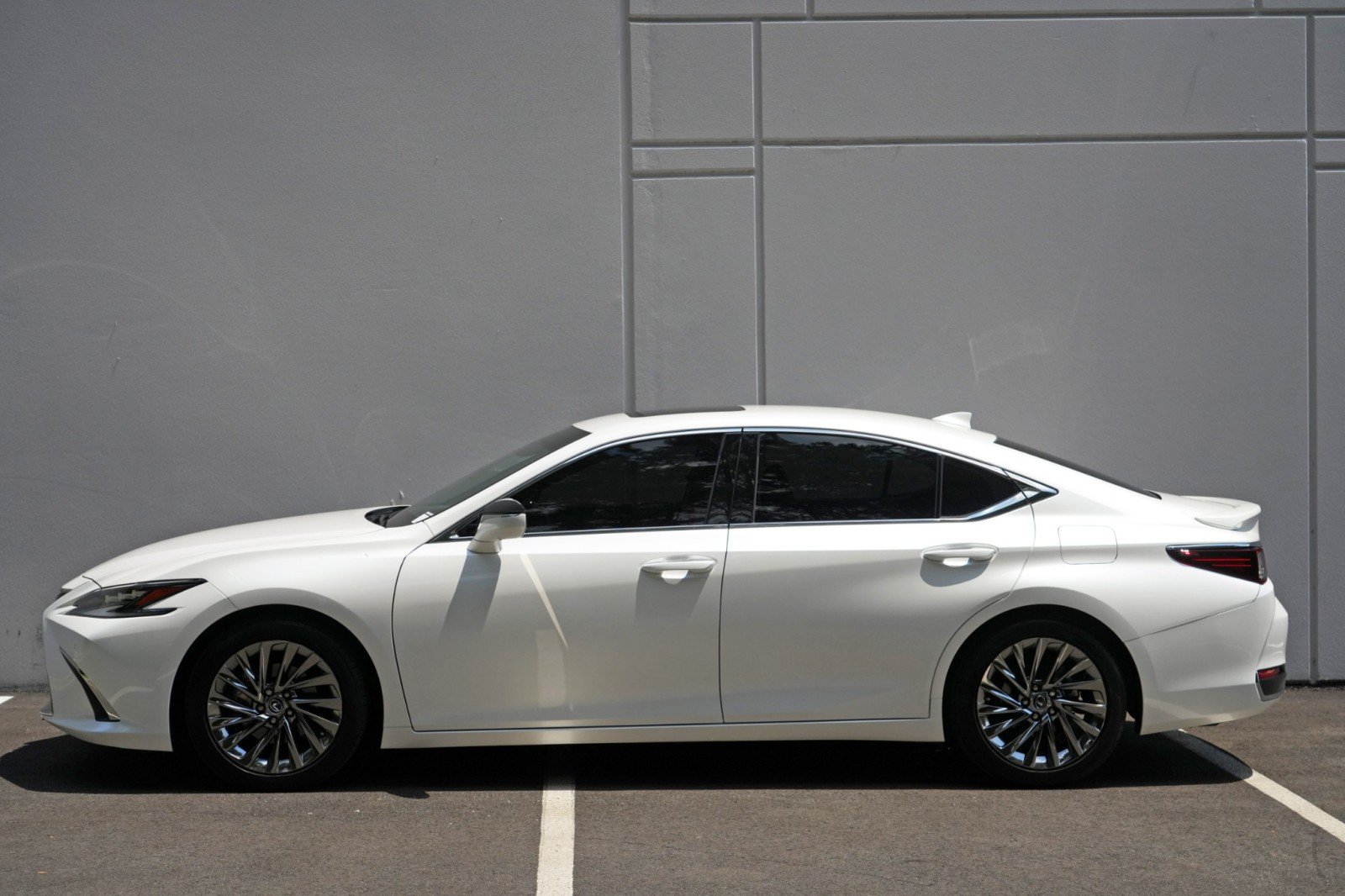 Used 2024 Lexus ES 300h w/ Accessory Package (Z2) FWD image 53