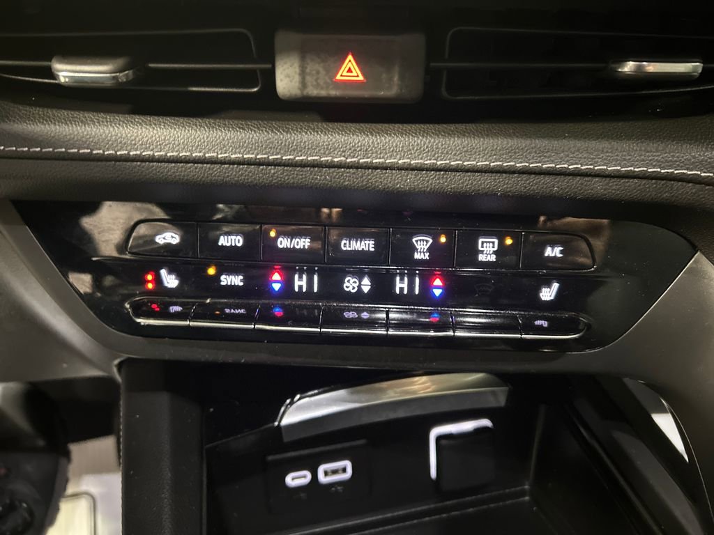 Used 2023 Buick Envision Essence image 19