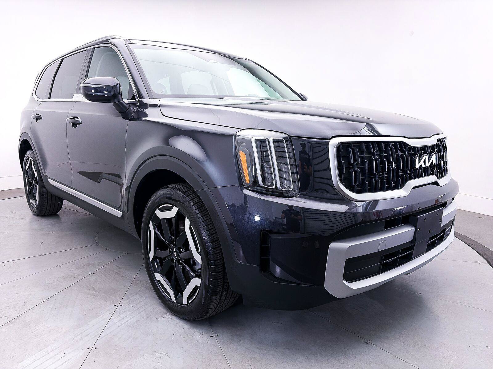 Used 2025 Kia Telluride EX w/ EX Captain's Chair Package FWD image 11