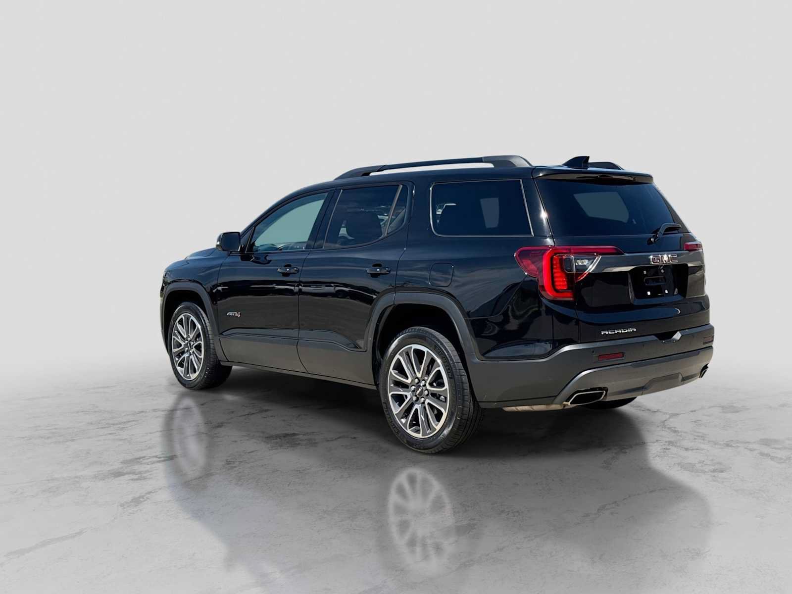Used 2020 GMC Acadia AT4 w/ Trailering Package AWD/4WD image 4