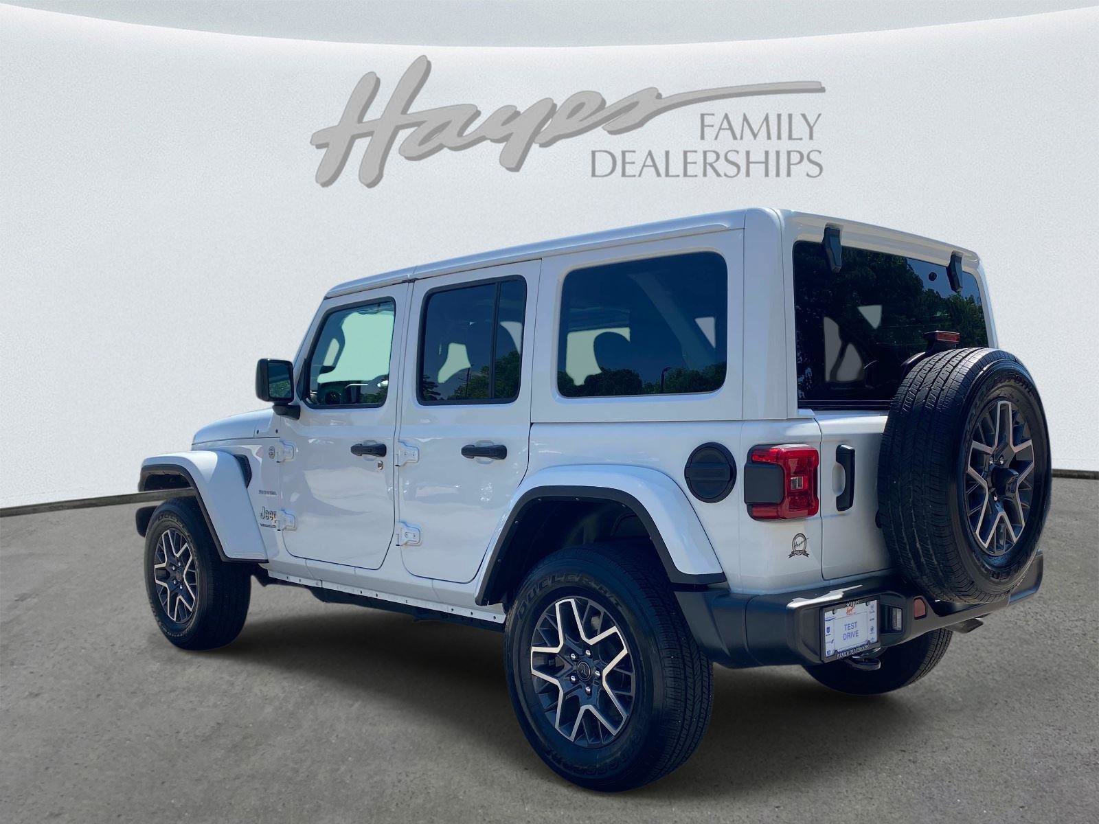 Used 2024 Jeep Wrangler Unlimited Sahara w/ Dual Top Group AWD/4WD image 6