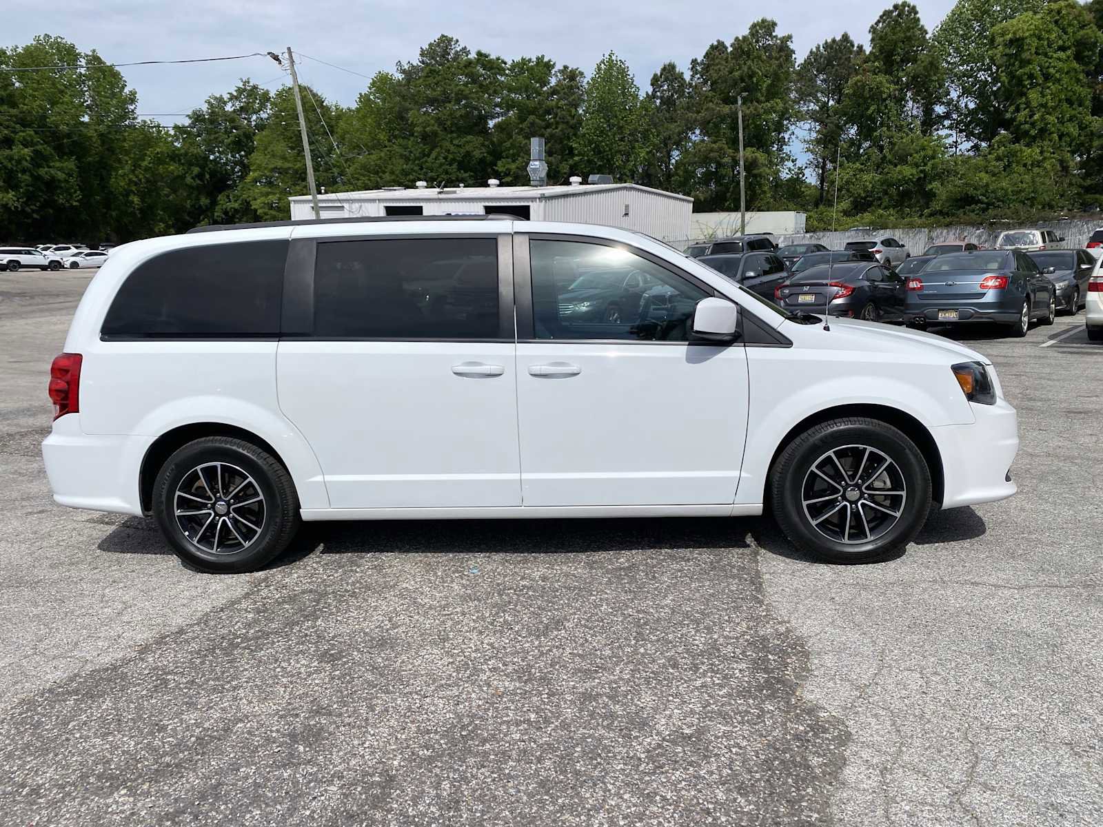 Used 2019 Dodge Grand Caravan GT image 4