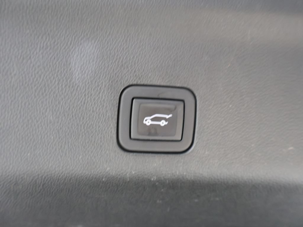 Used 2024 Chevrolet Suburban LT AWD/4WD image 17