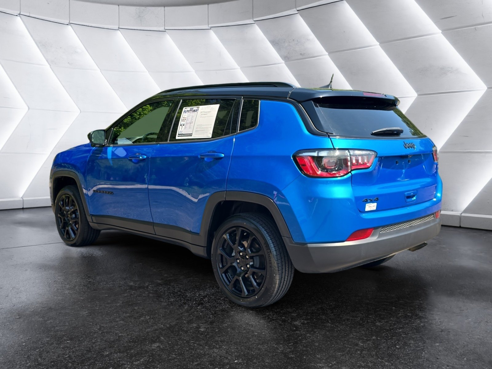 Used 2022 Jeep Compass Latitude w/ Convenience Group AWD/4WD image 3