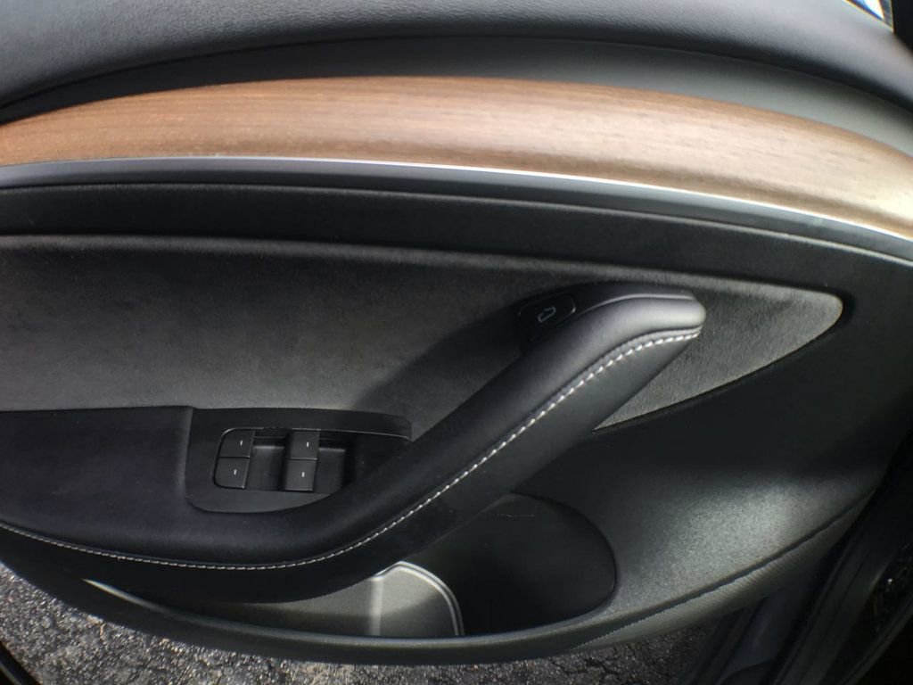 Used 2023 Tesla Model 3 Standard Range image 12