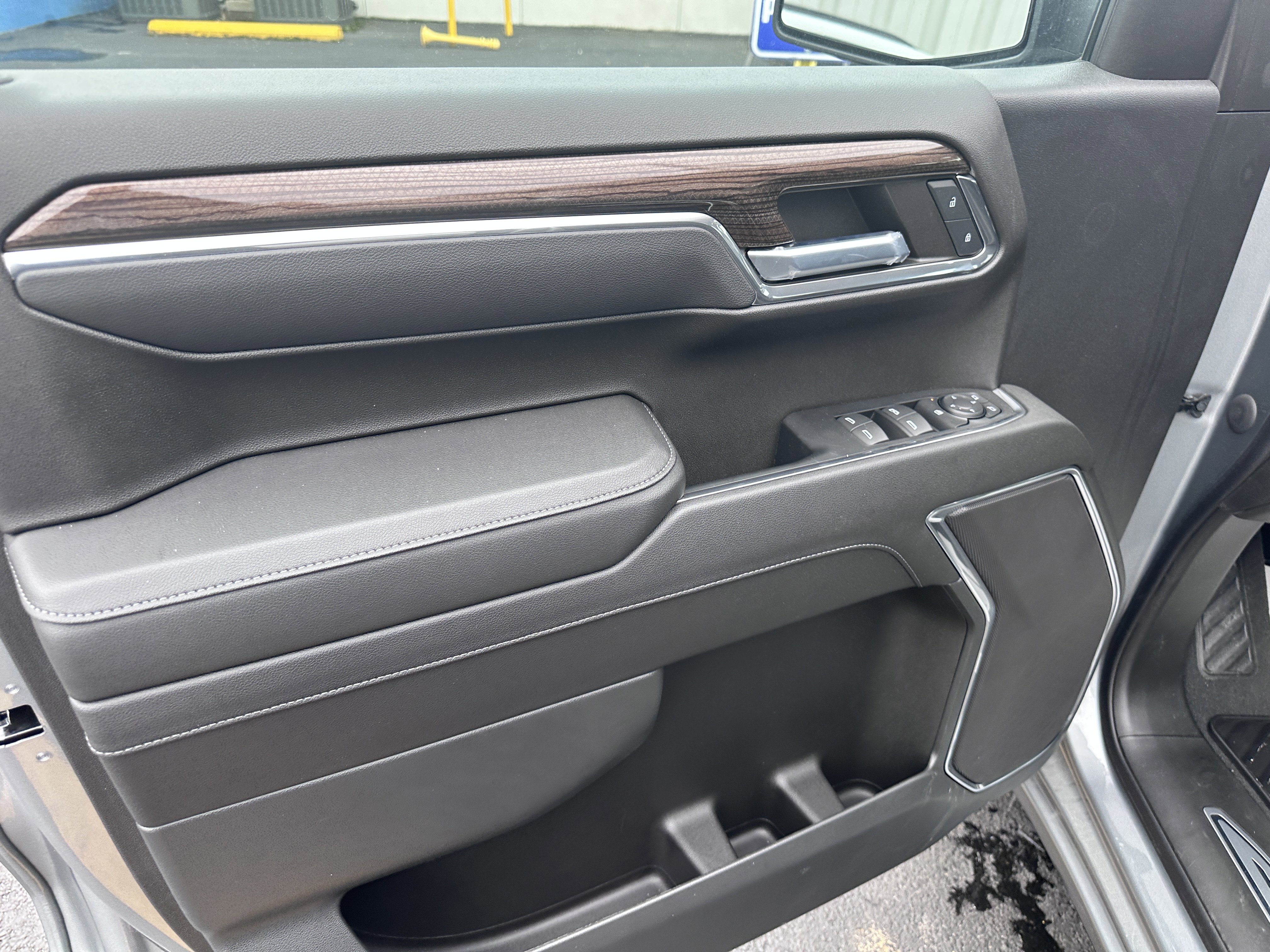 Used 2023 Chevrolet Silverado 1500 LT image 12