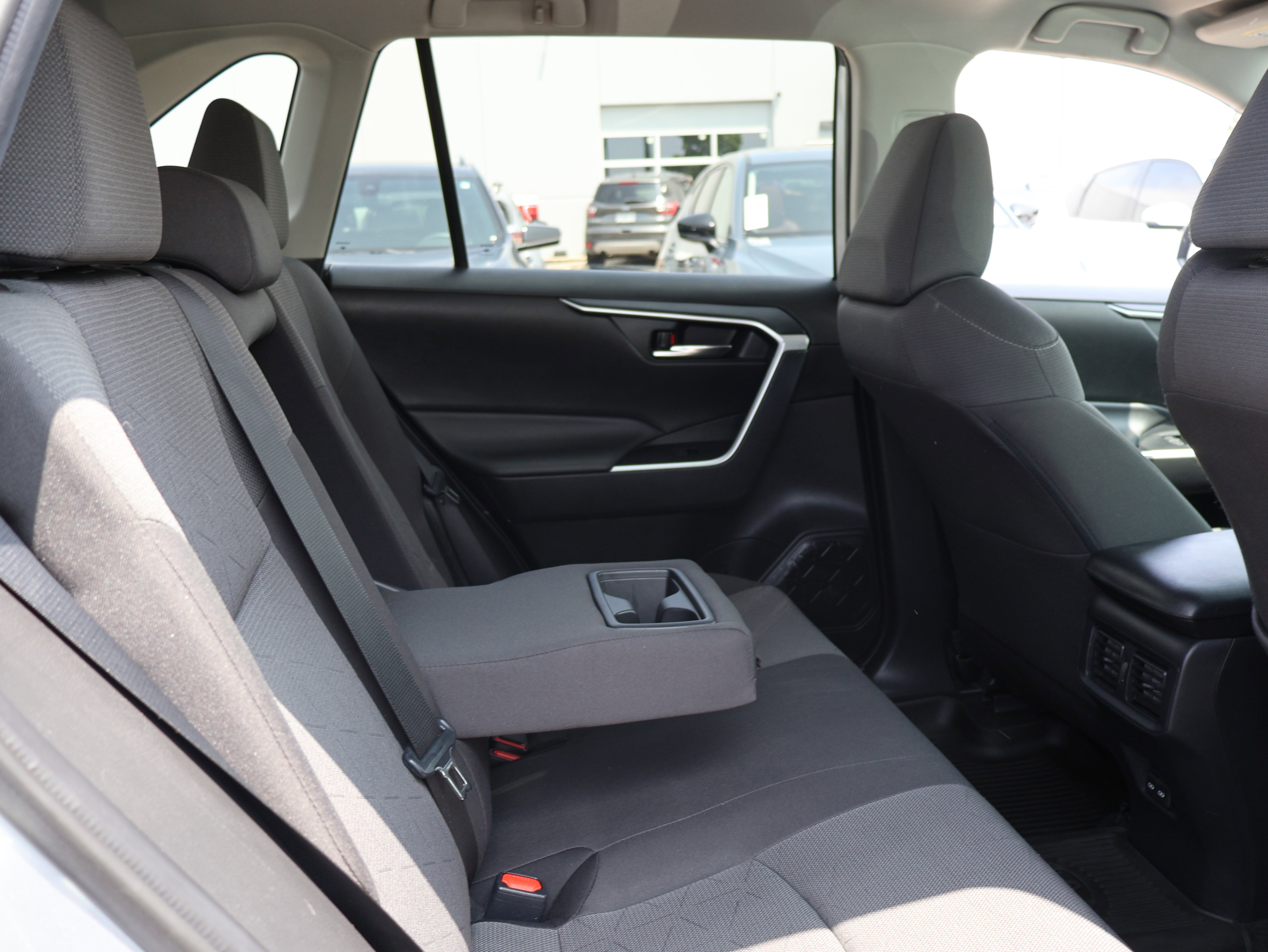 Used 2022 Toyota RAV4 XLE AWD/4WD image 12