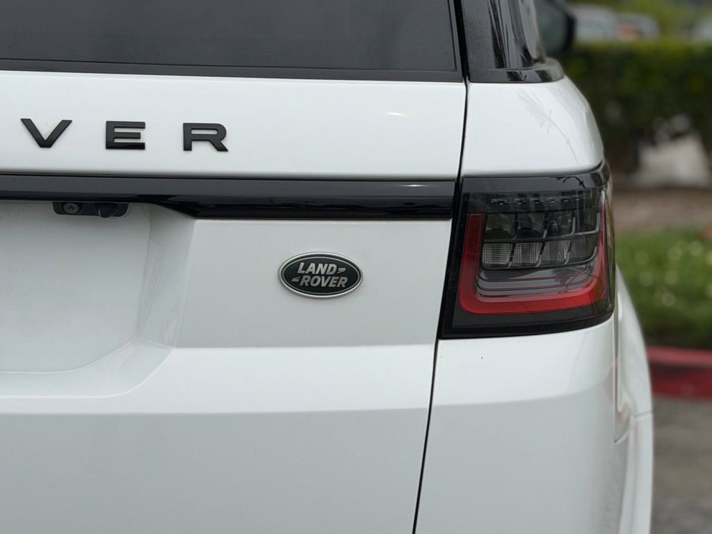 Used 2022 Land Rover Range Rover Sport HST image 12