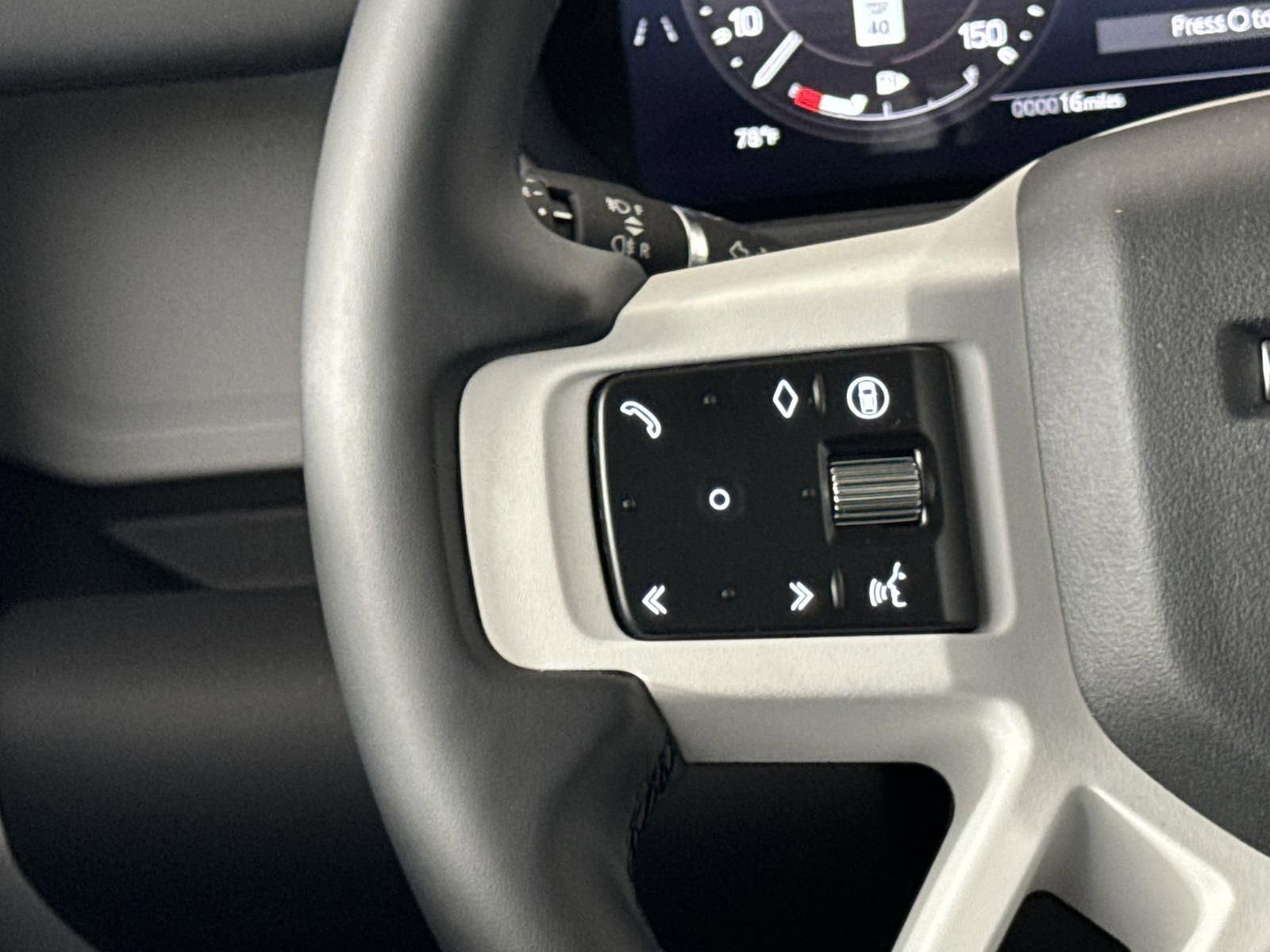 Used 2025 Land Rover Defender 110 X-Dynamic SE image 13