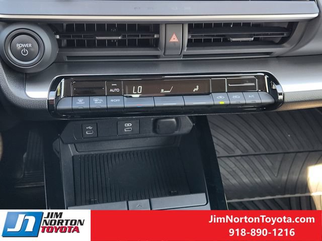 Used 2025 Toyota Prius LE FWD image 17