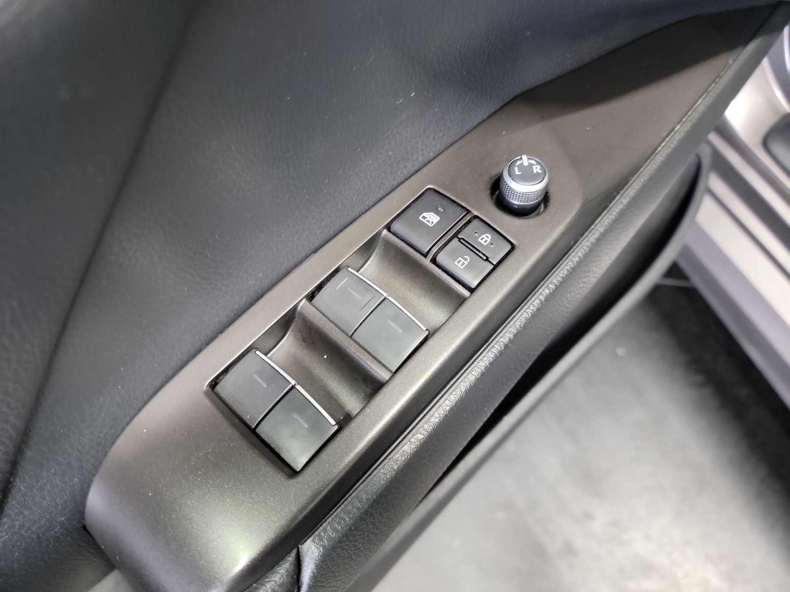Used 2023 Toyota Camry XSE FWD image 14