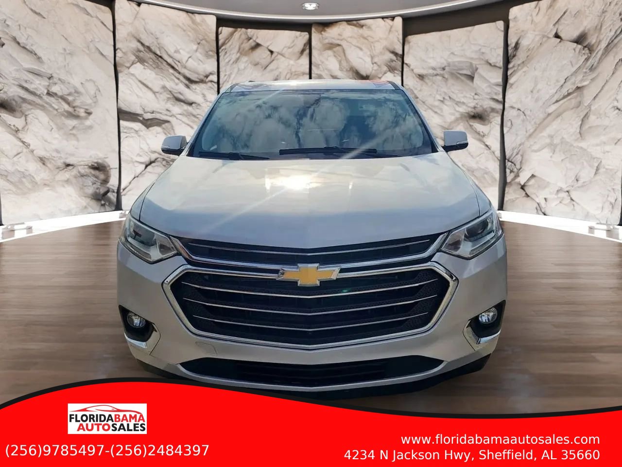 Used 2018 Chevrolet Traverse LT FWD image 2