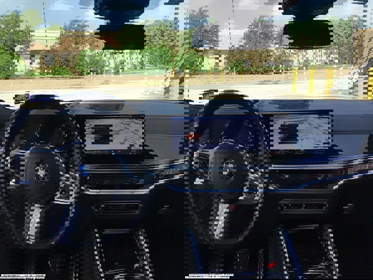 Used 2024 BMW X6 xDrive40i w/ Premium Package image 10