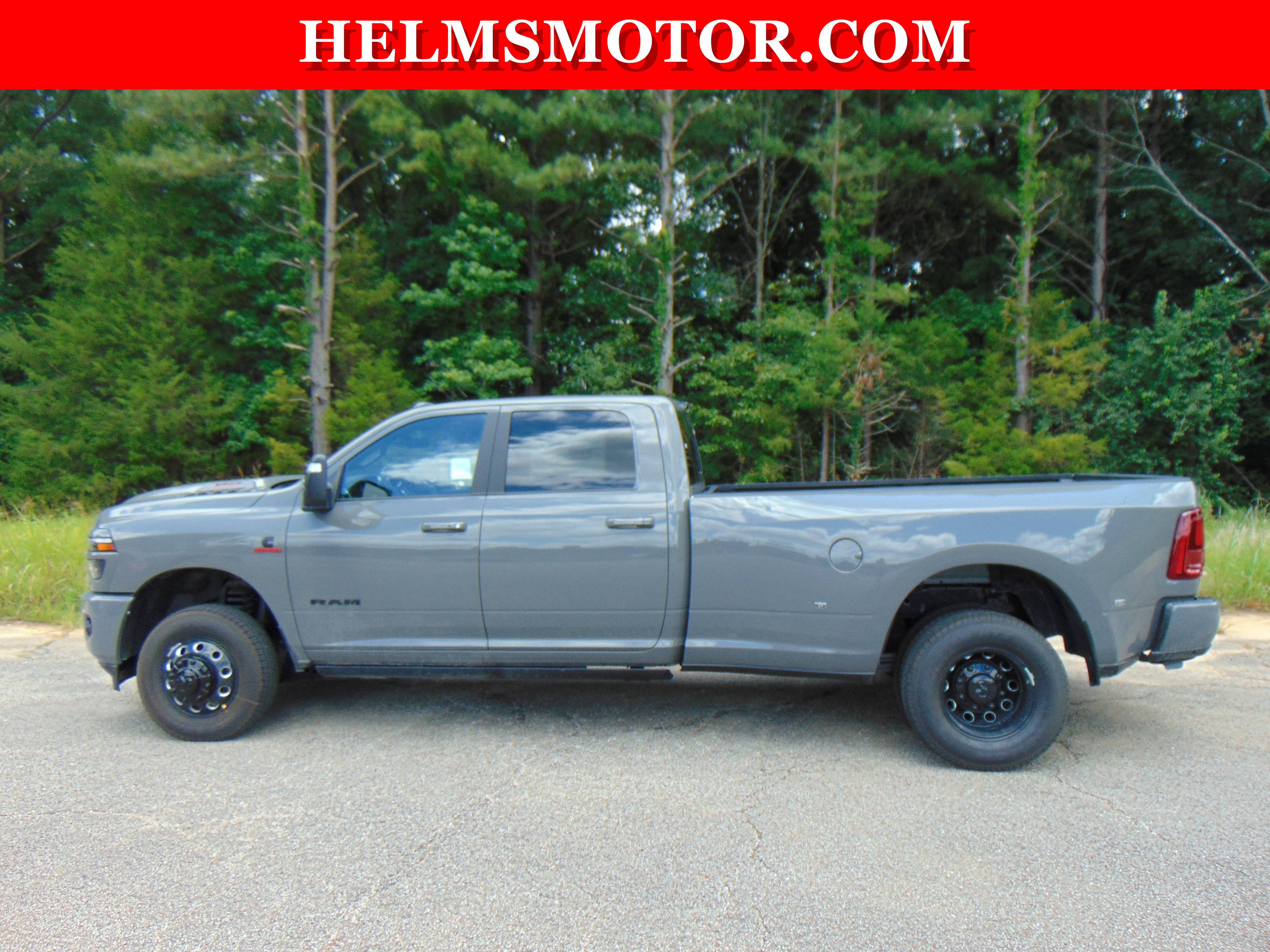 New 2026 RAM 3500 Laramie AWD/4WD image 4
