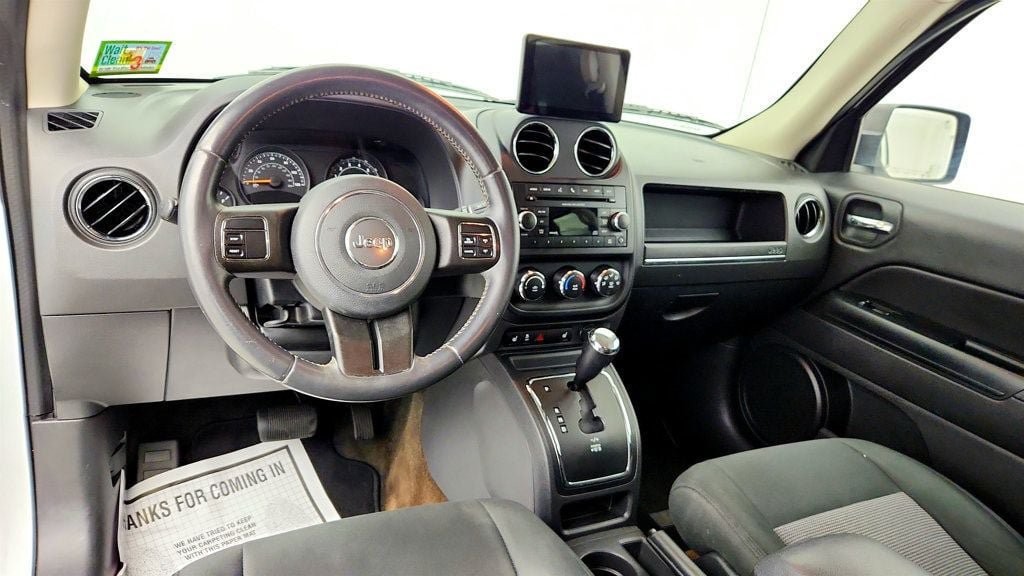 Used 2014 Jeep Patriot Latitude AWD/4WD image 12