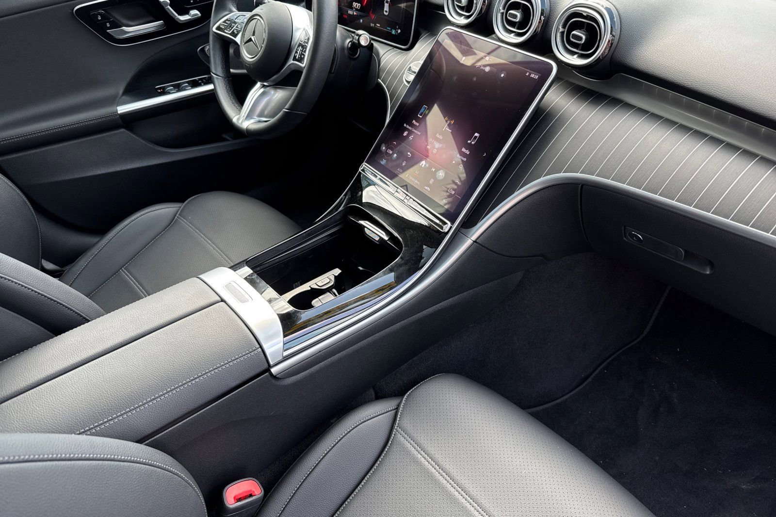 Used 2023 Mercedes-Benz C 300 Sedan image 15