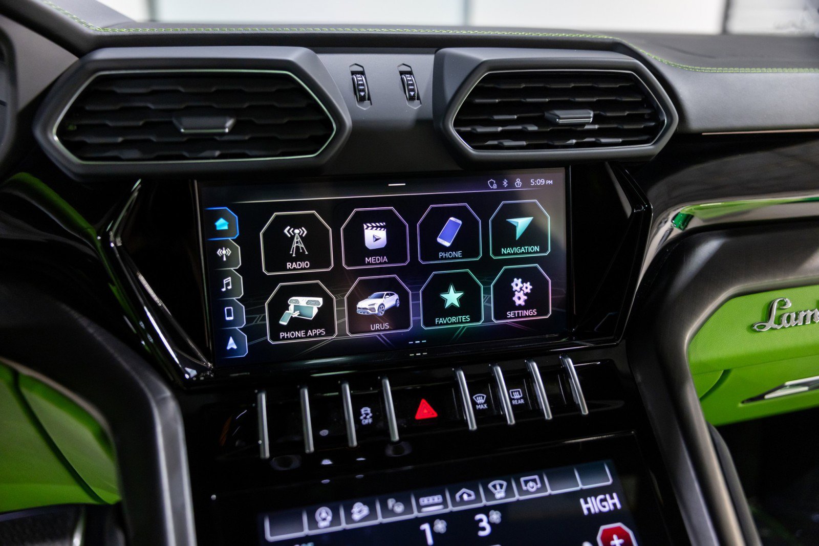 Used 2022 Lamborghini Urus image 42