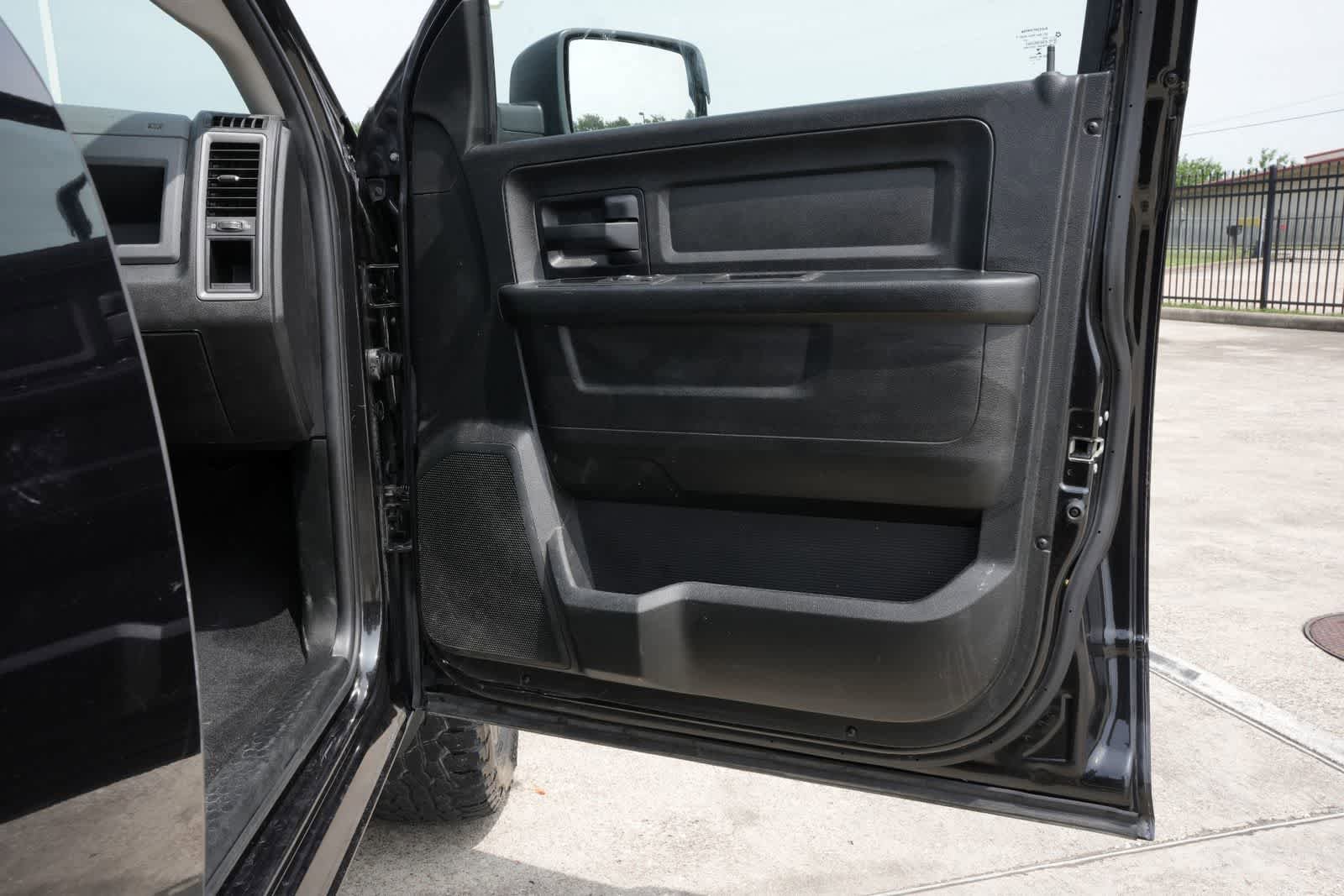 Used 2018 RAM 1500 Express w/ Black Ram 1500 Express Group AWD/4WD image 20