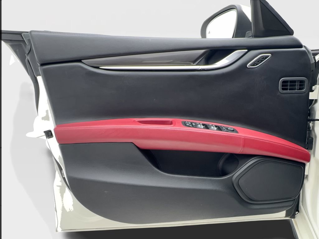 Used 2018 Maserati Ghibli S image 37