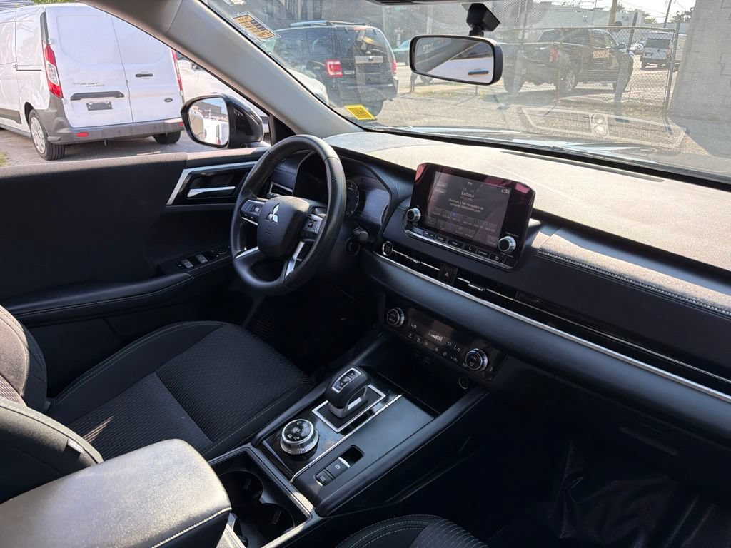 Used 2024 Mitsubishi Outlander ES AWD/4WD image 8