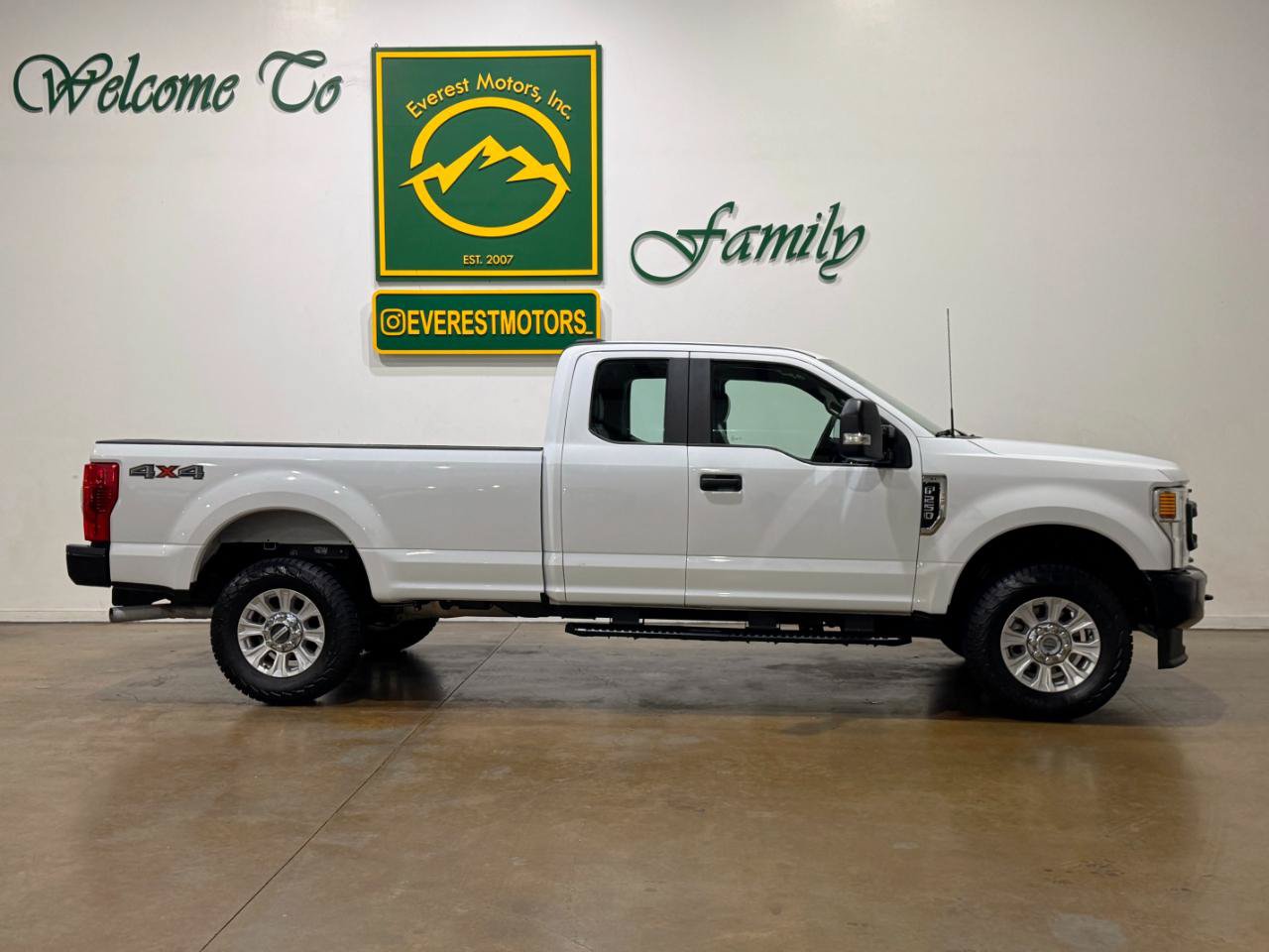 Used 2022 Ford F250 XL w/ Power Equipment Group AWD/4WD image 9