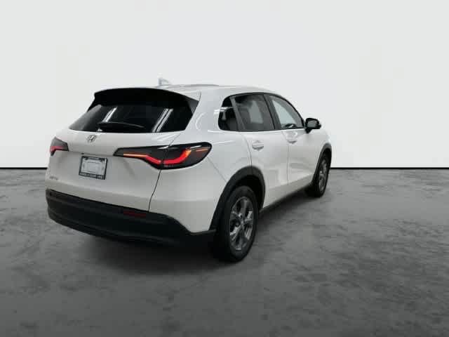 Certified 2027 Honda HR-V LX image 3