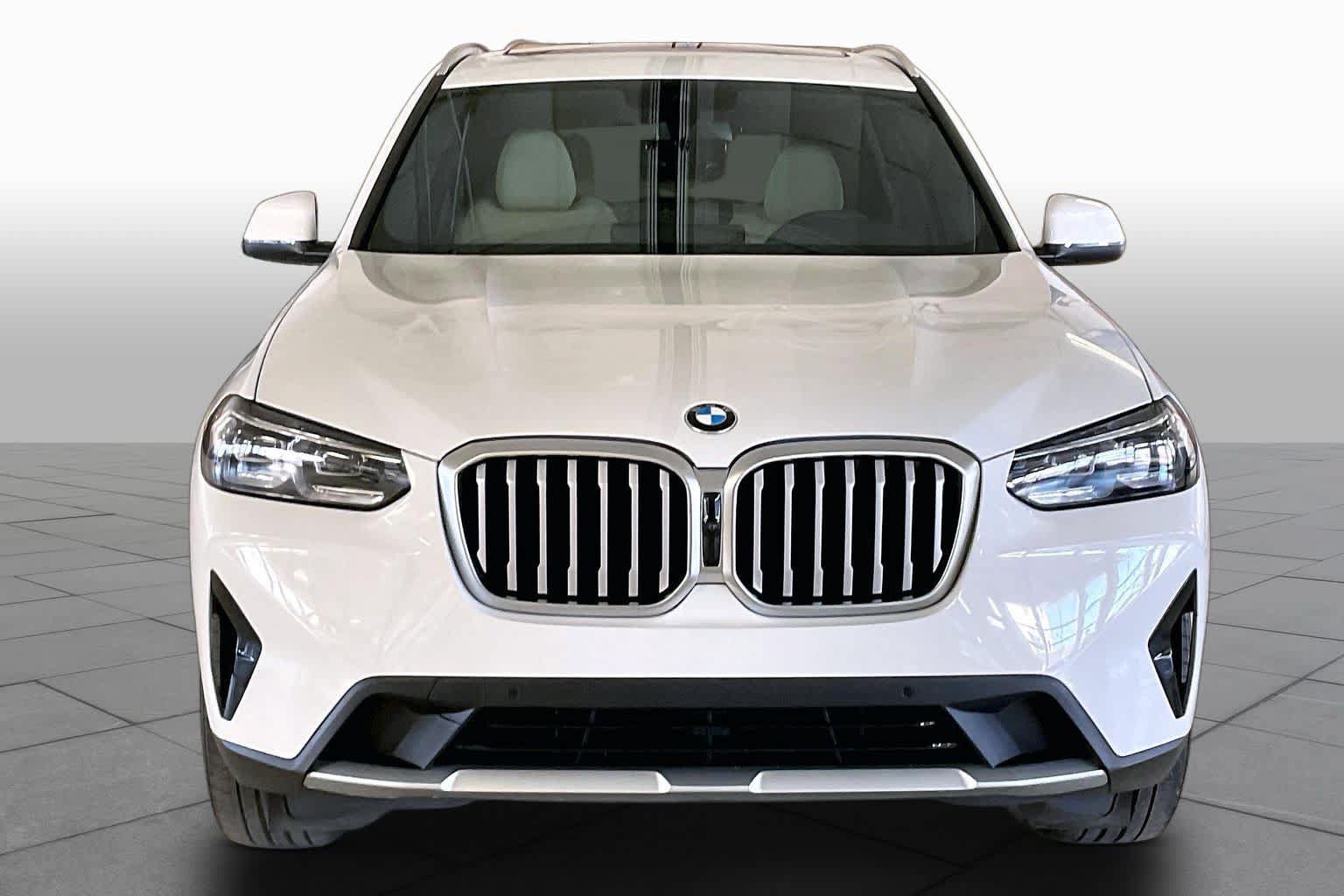 Used 2024 BMW X3 sDrive30i w/ Premium Package RWD image 3
