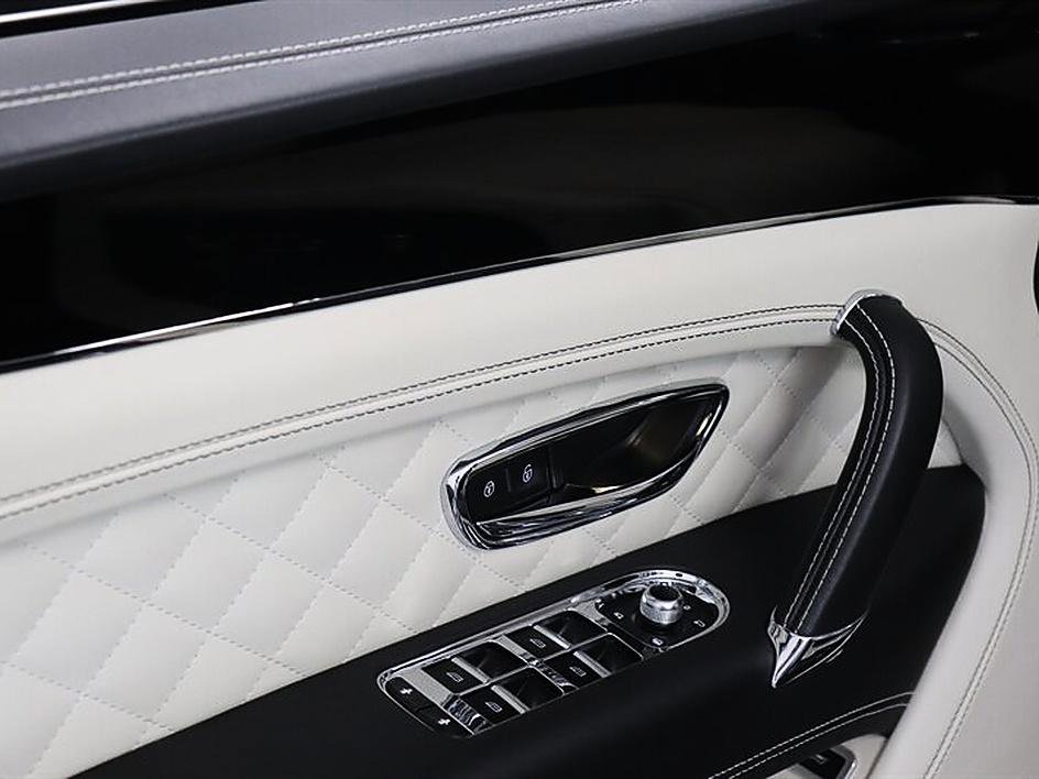 Used 2019 Bentley Bentayga AWD/4WD image 53