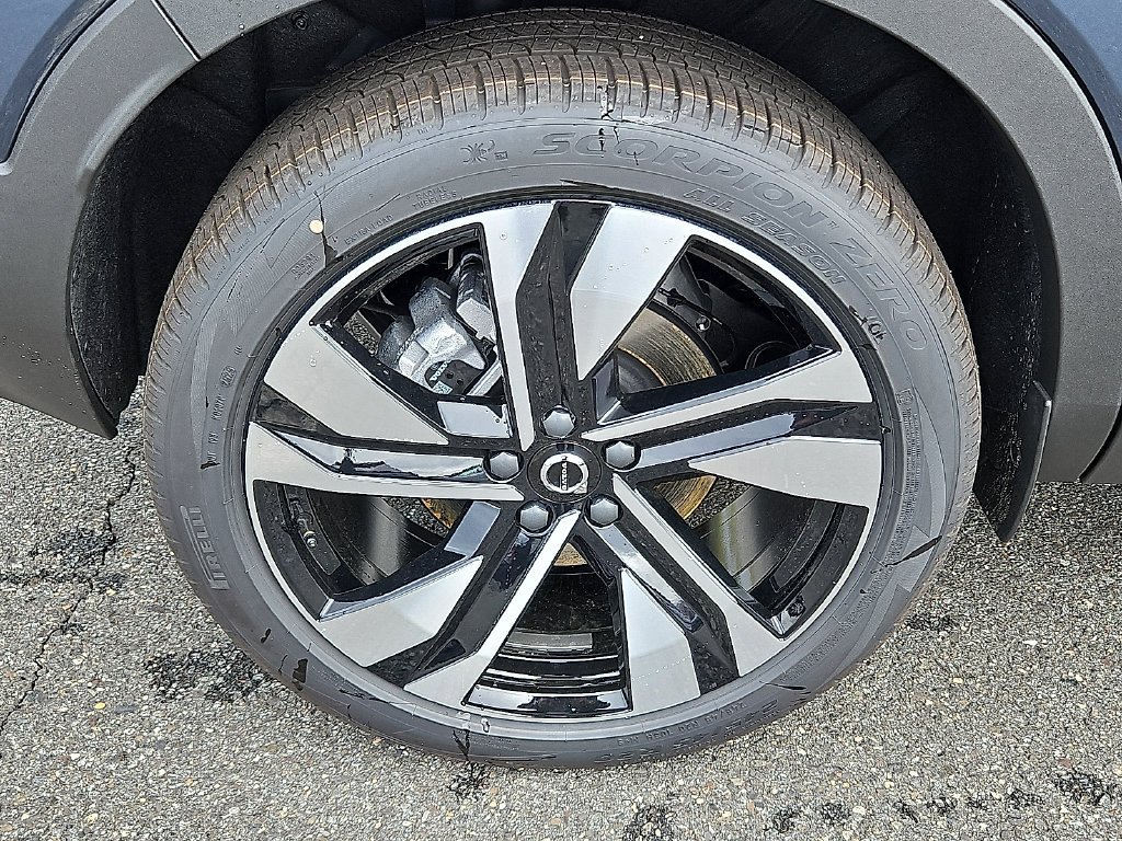 New 2026 Volvo XC40 B5 Ultra w/ Protection Package Premier AWD/4WD image 8