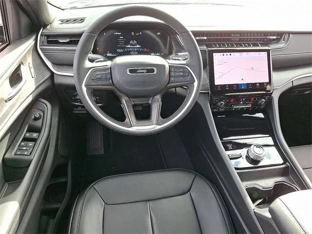 Certified 2025 Jeep Grand Cherokee Limited w/ Black Appearance Package image 11