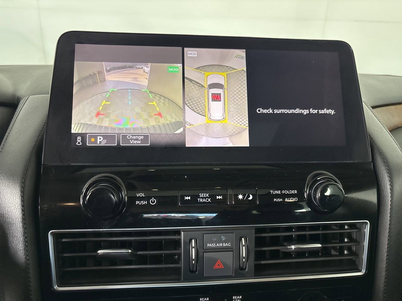 Used 2024 Nissan Armada SL w/ Captain's Chairs Package image 23