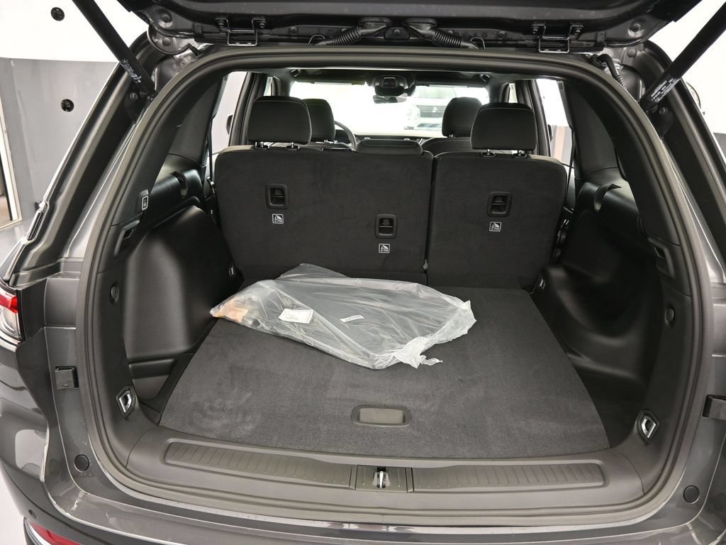 New 2026 Jeep Grand Cherokee Laredo X AWD/4WD image 37