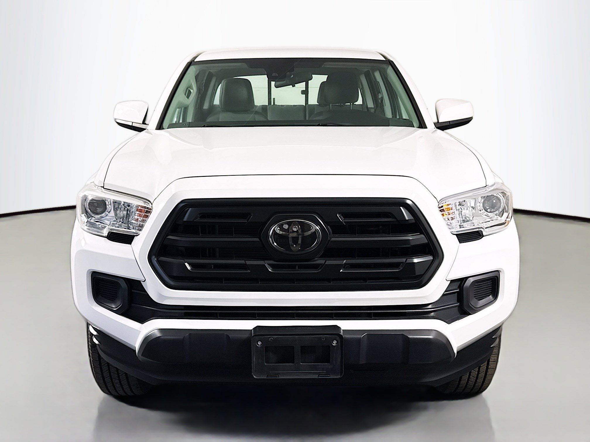 Used 2018 Toyota Tacoma SR image 2