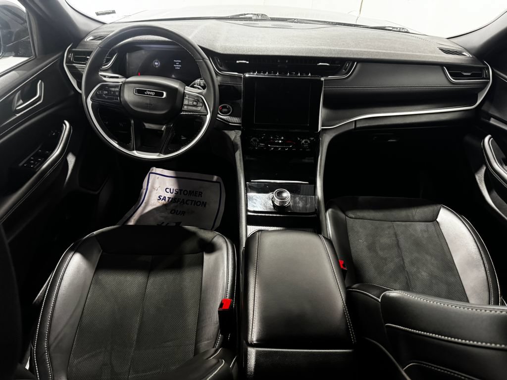 Used 2025 Jeep Grand Cherokee Altitude AWD/4WD image 29