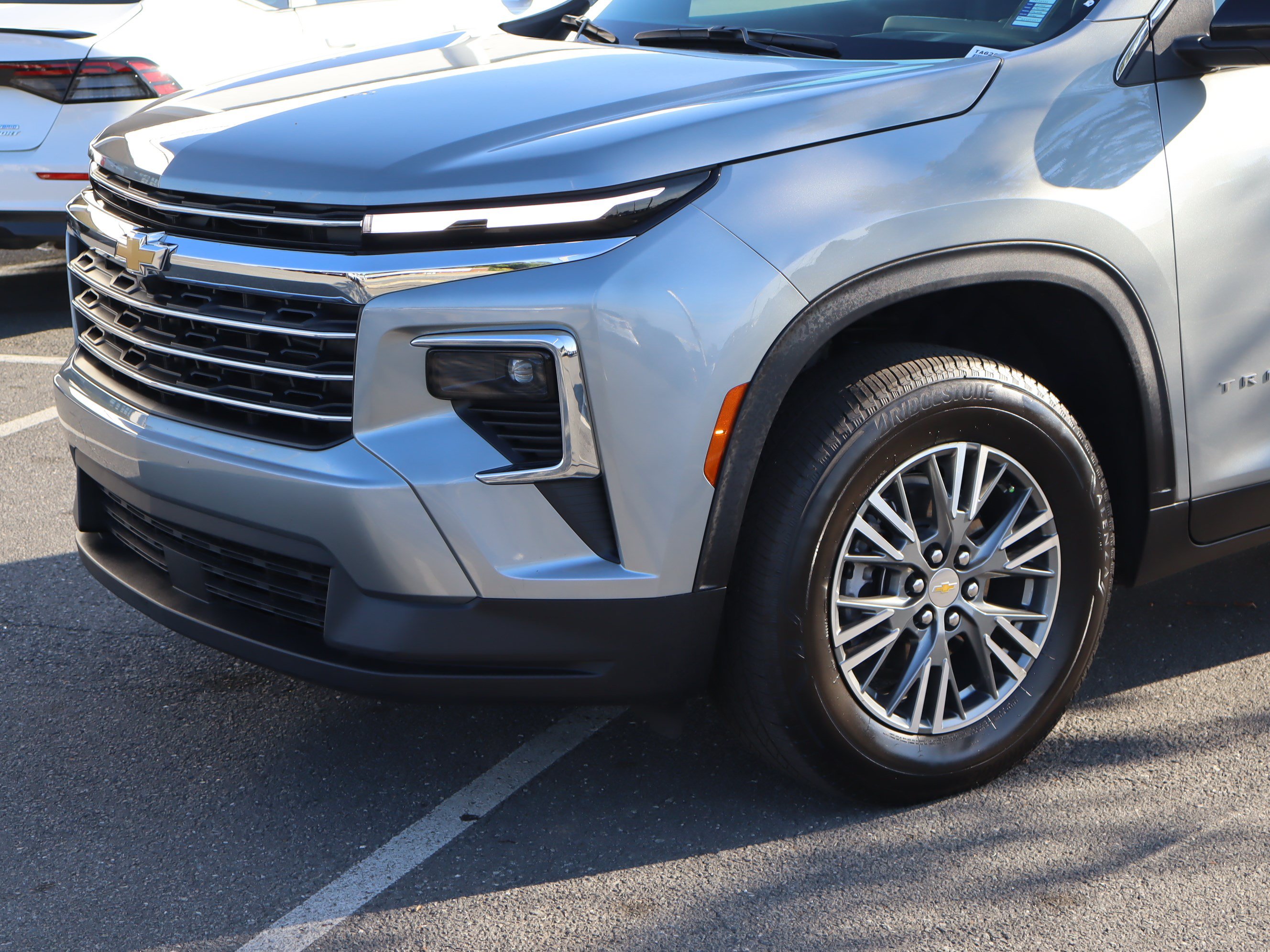 Used 2025 Chevrolet Traverse LT FWD image 6