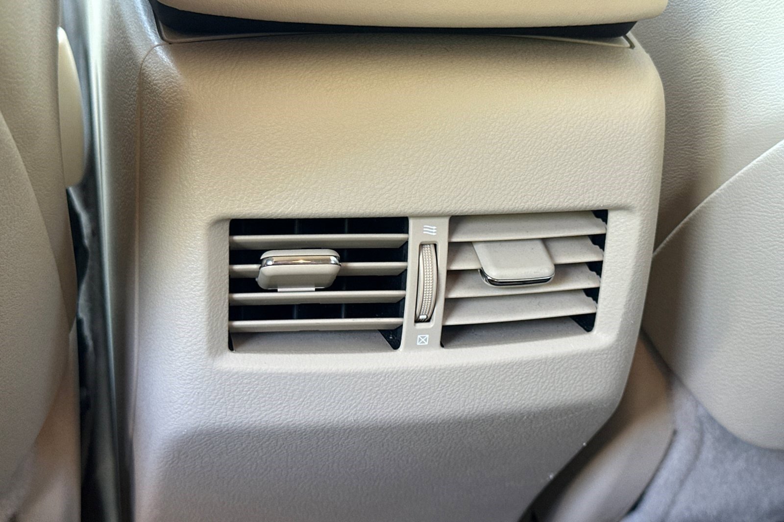 Used 2015 Lexus RX 450h FWD image 16