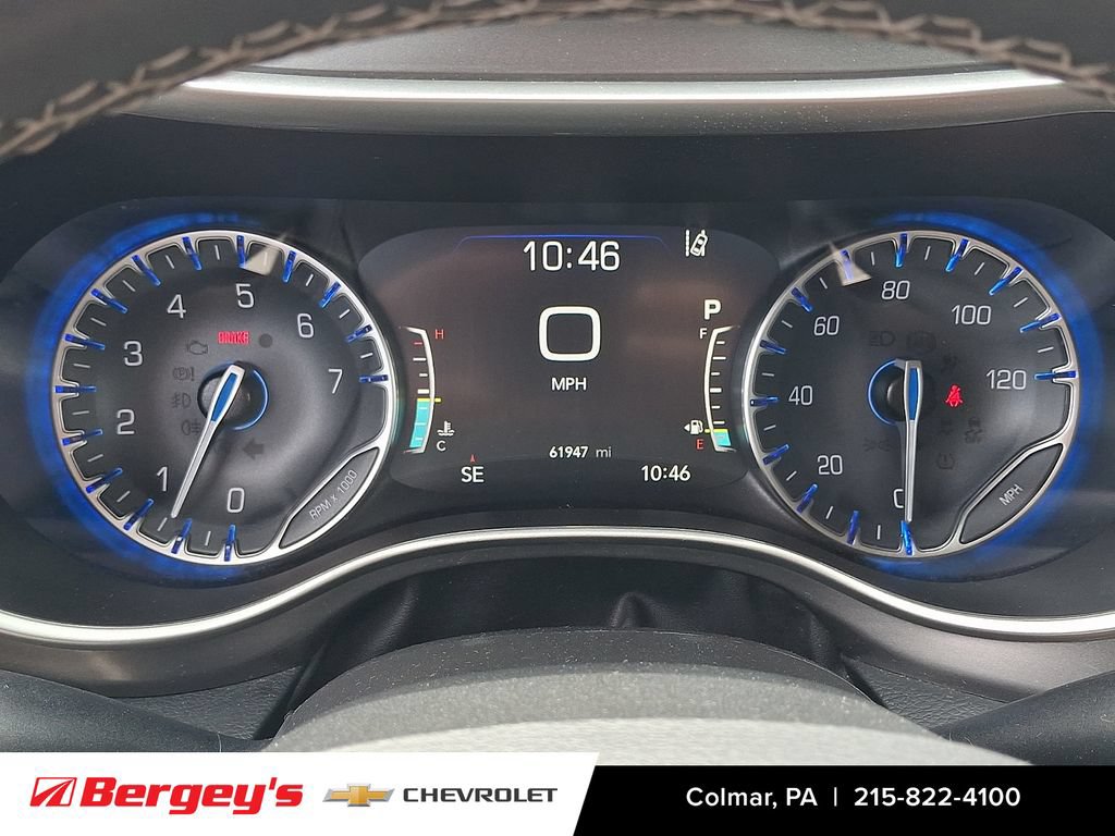 Used 2023 Chrysler Pacifica Touring-L FWD image 23