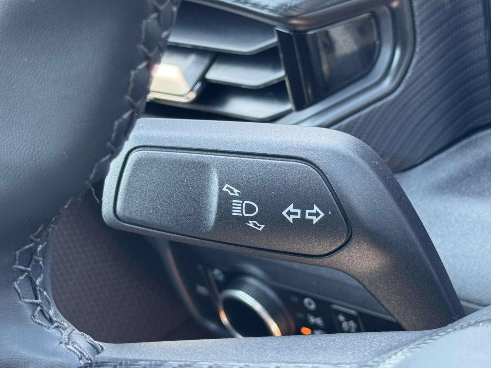 Used 2025 Ford Mustang Coupe RWD image 9