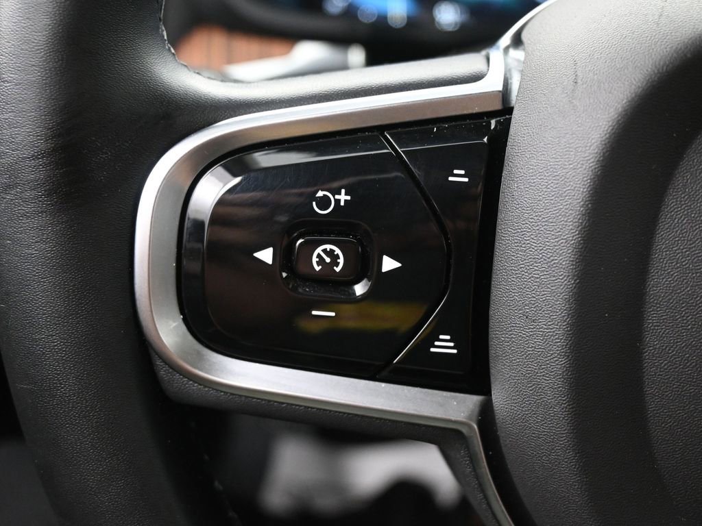 Used 2023 Volvo V60 B5 Cross Country Plus w/ Climate Package image 19