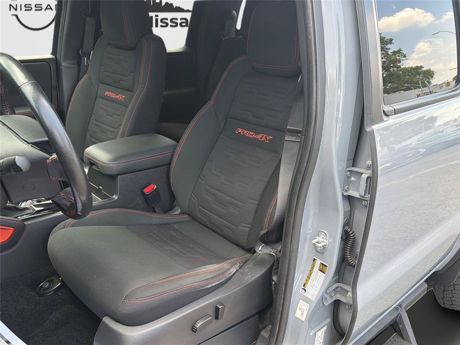 Used 2023 Nissan Frontier PRO-4X w/ Pro Convenience Package AWD/4WD image 11
