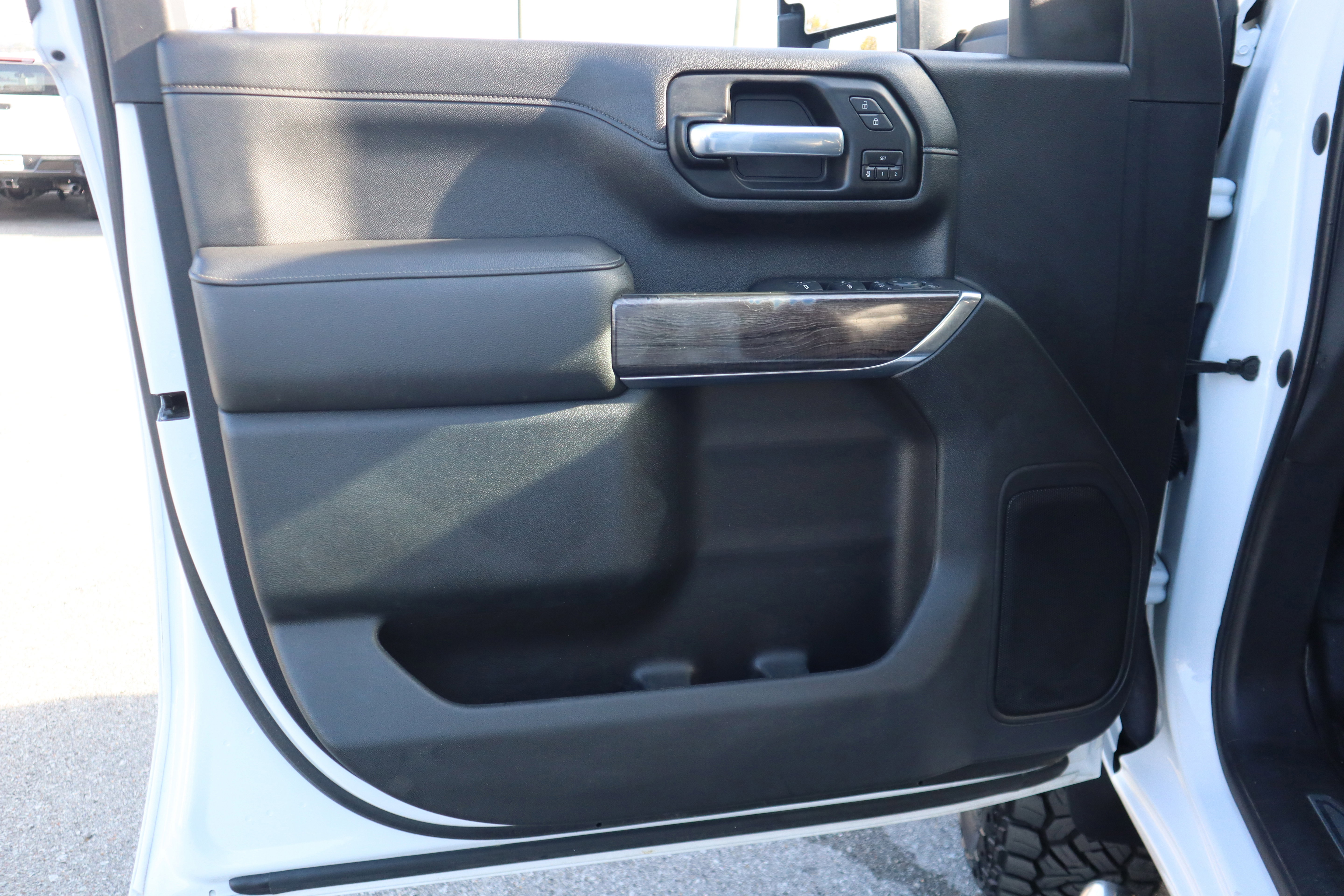 Used 2021 Chevrolet Silverado 2500 LTZ w/ LTZ Convenience Package image 28