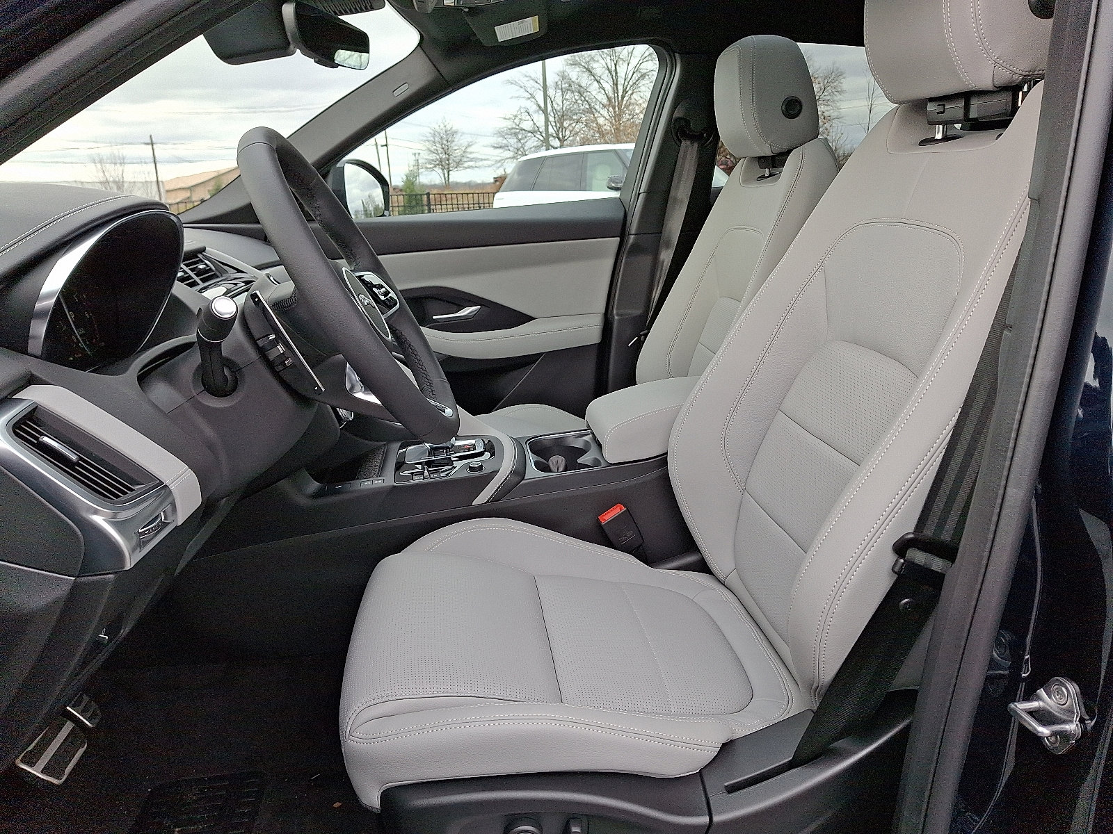 New 2024 Jaguar E-PACE R-Dynamic SE image 11