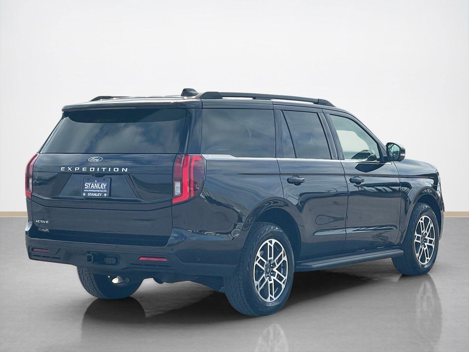 Used 2025 Ford Expedition Active AWD/4WD image 8