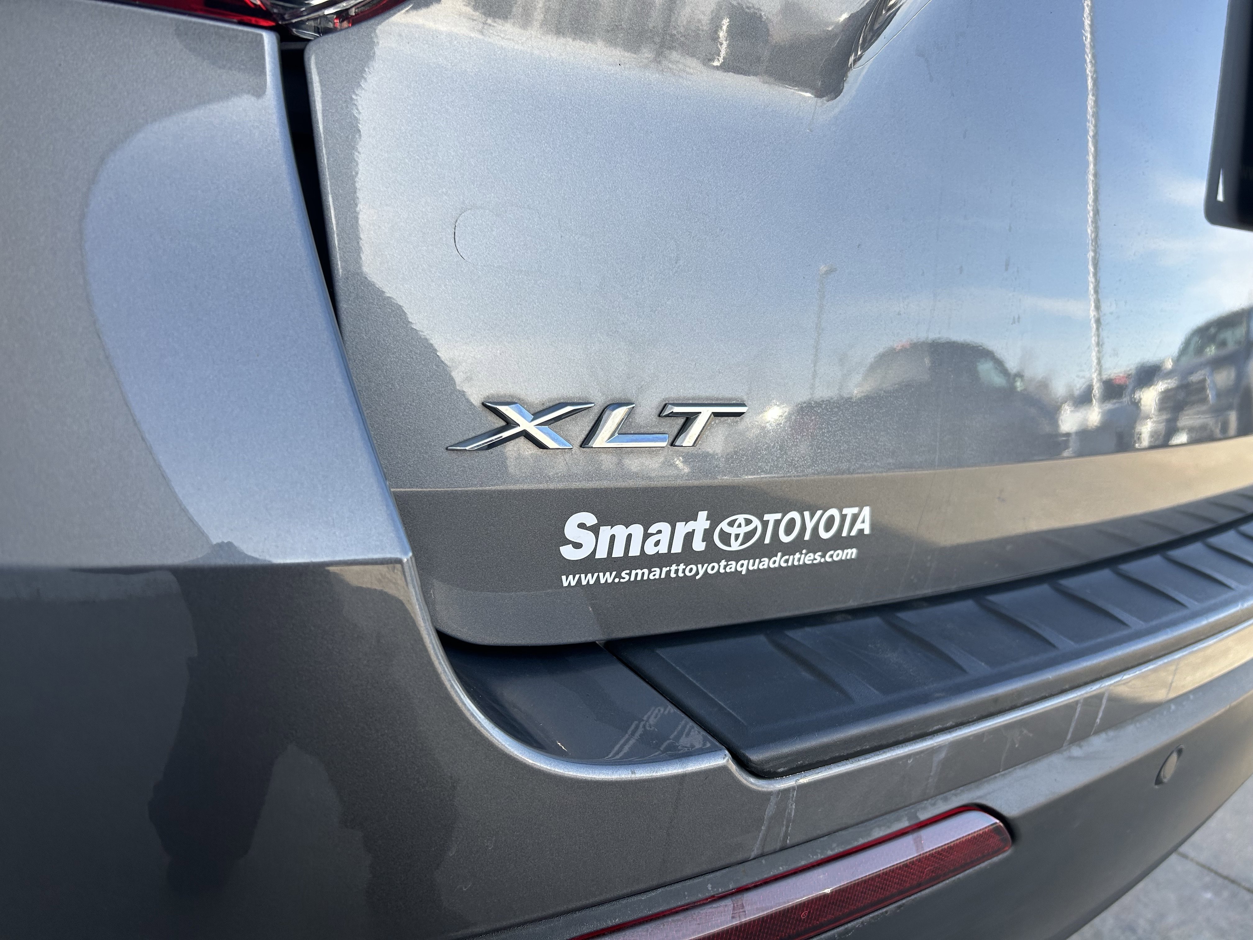 Used 2021 Ford Explorer XLT image 12