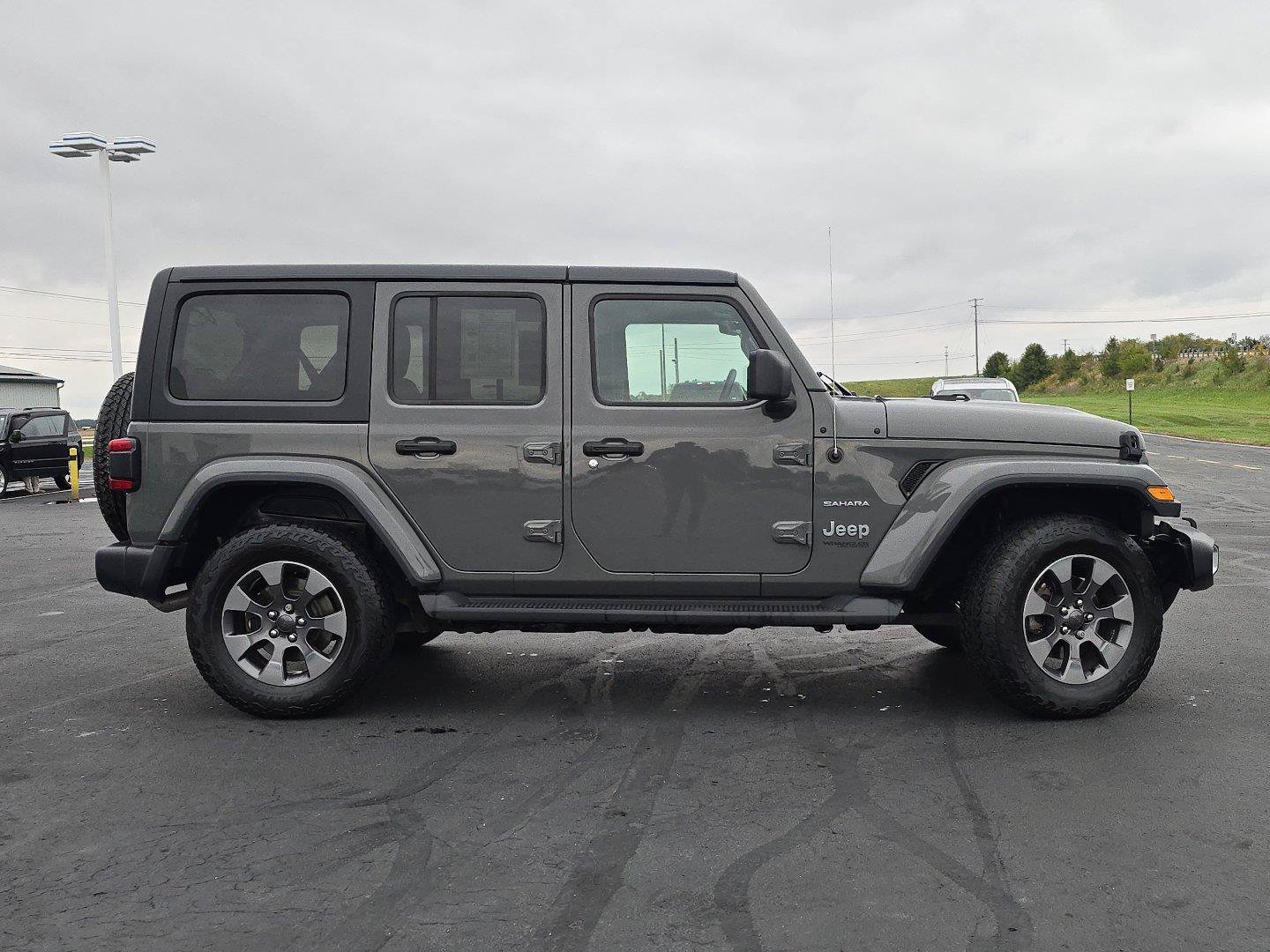 Used 2021 Jeep Wrangler Unlimited Sahara w/ Uconnect 4C Nav & Sound Group AWD/4WD image 16